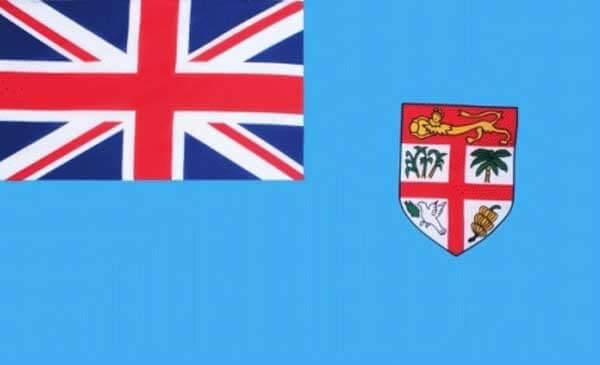 Fahne Fidschi in der Größe 90x150 cm, aus UV-beständigen Farben gefertigt, ideal für Gartendekoration und Veranstaltungen, mit Metallösen zum Hissen